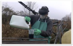 Applicator mixing paraquat in personal protection equipment